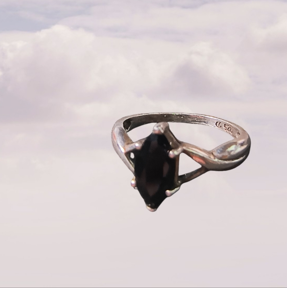Avon Vintage Black Onyx And Sterling Silver Split Shank Ring